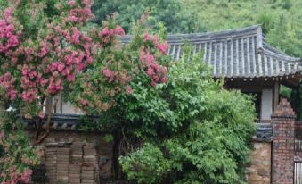 Jeongjaejongtaek Hanok Guesthouse