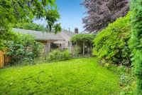 Charming Single Level 4 Bedrooms Gresham Home Near Pdx, Edgefield and Mt Hood