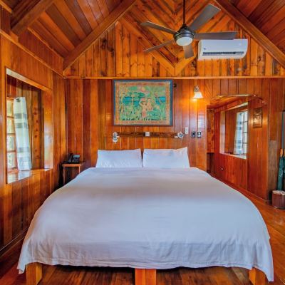 Standard Bungalow, 1 King Bed