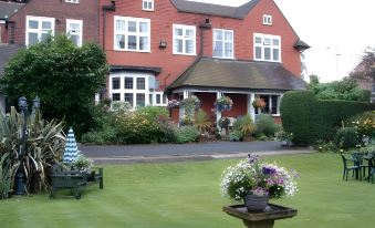 Barons Court Hotel - Housity