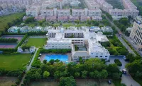Treehouse Hotel Club & Spa
