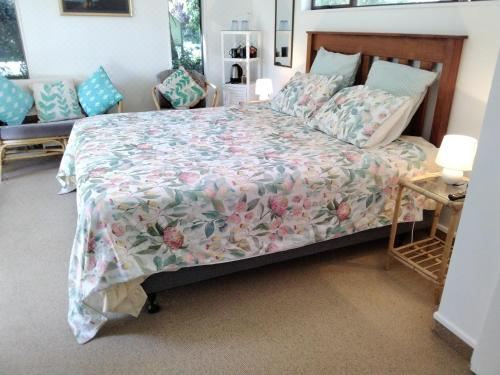 Ashcroft Gardens Bed & Breakfast Family Room with Garden View