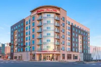 Hampton Inn & Suites by Hilton Huntsville Downtown  호텔
