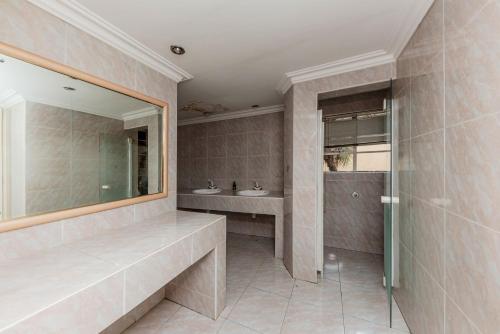 带露台的高级双人间或双床间