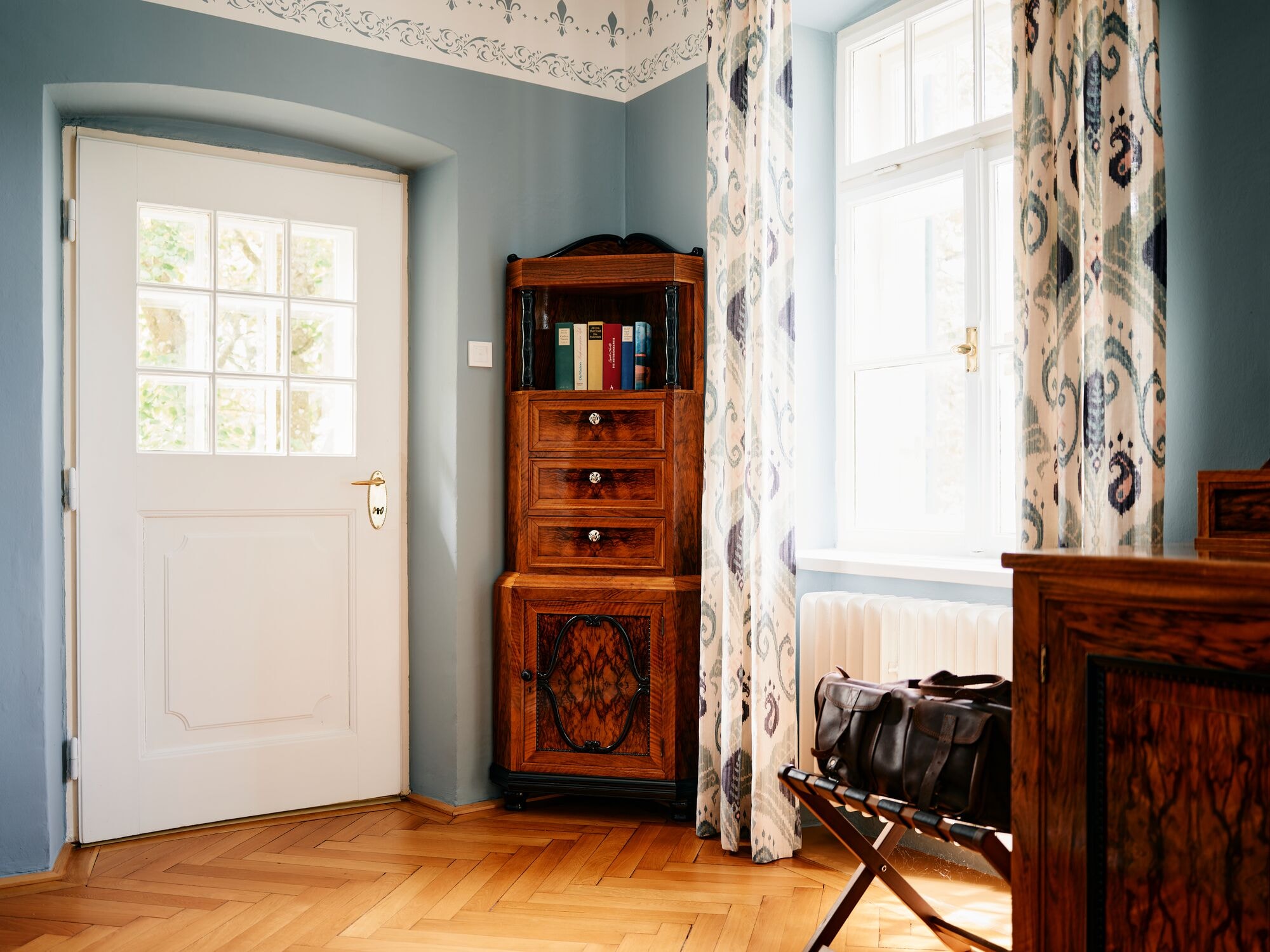 传统套房，1卧室，带露台，湖景（温莎）