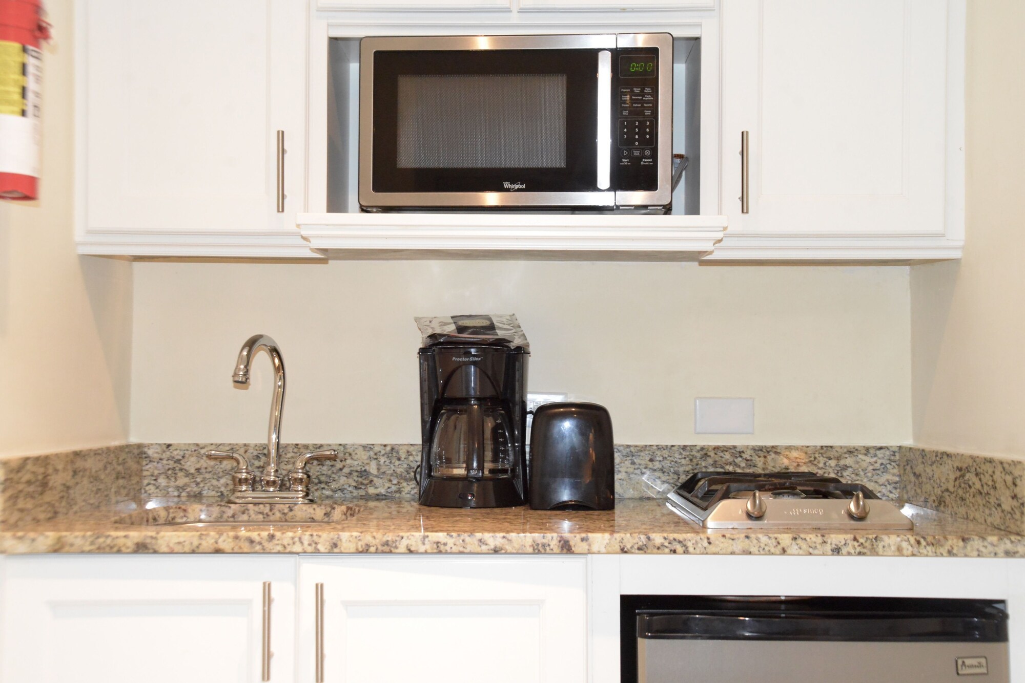 单间，1张大床，带小厨房（单间套房，1张大床，带小厨房）