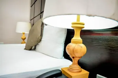 Crest Hotel Hotel di 