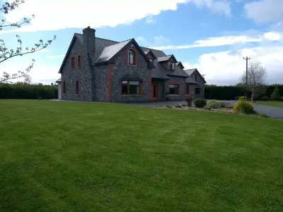 Carraig House Sleeps 2 Pets Allowed Hotel di 