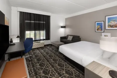 La Quinta Inn & Suites by Wyndham Houston Bush IAH South Hotels in 