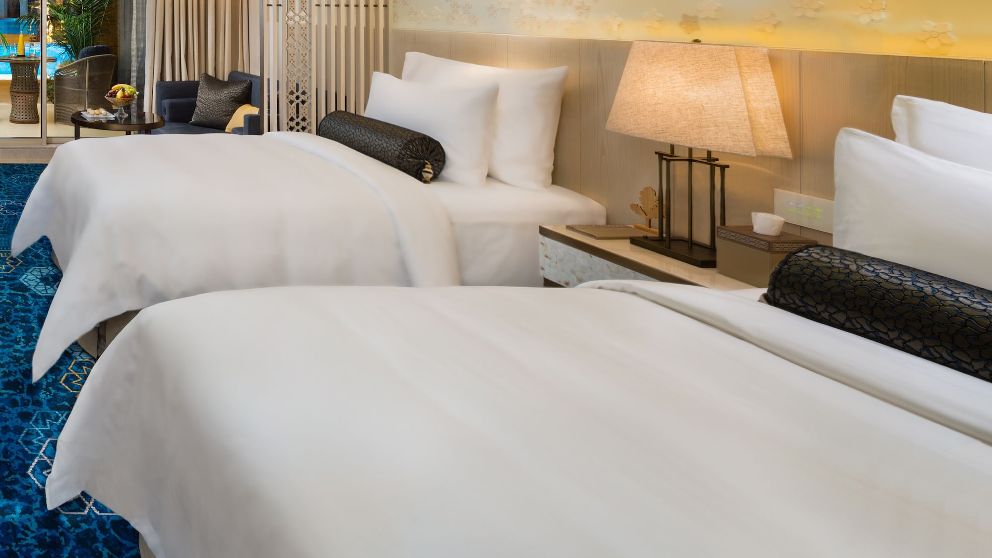 泳池至尊豪华房（特大床）