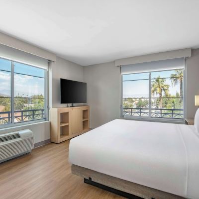 Accessible King Bedrollin Shower (with Sofa Bed) Hyatt Place Riverside Downtown Promo Code