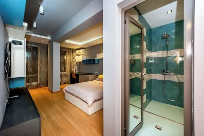 Sofia Luxury 3-Bed Penthouse Apartment Sleeps 6 Hotele w: Studentski Grad