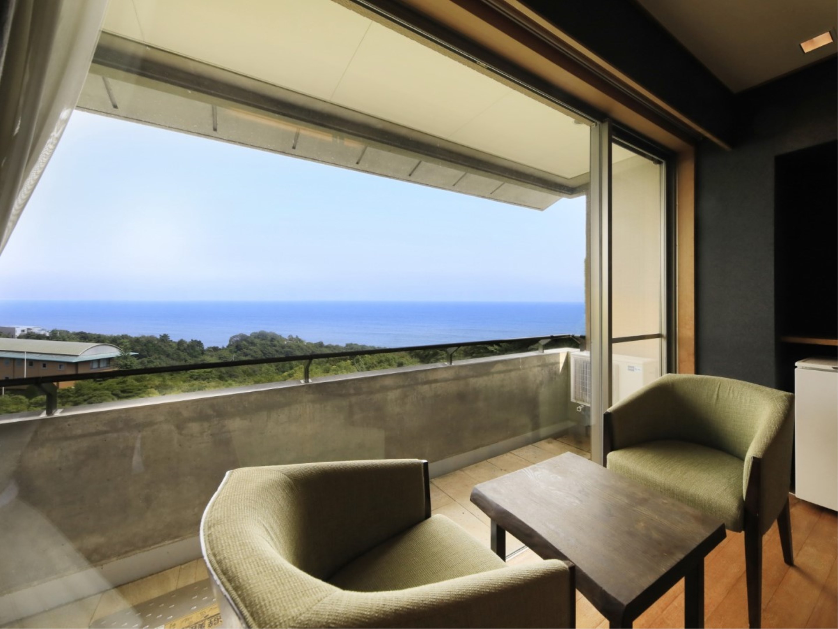 日式西式双人房（2张床+1张日式蒲团），海景