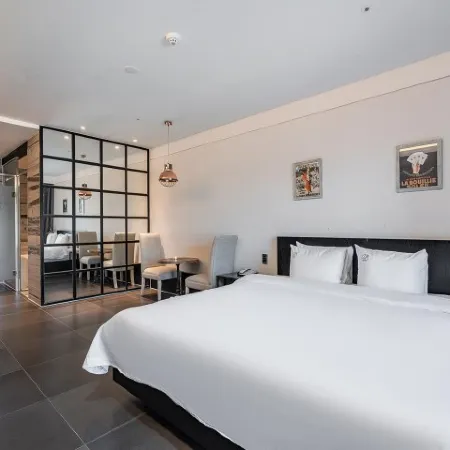Pandora Hotel