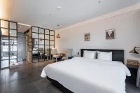 Pandora Hotel