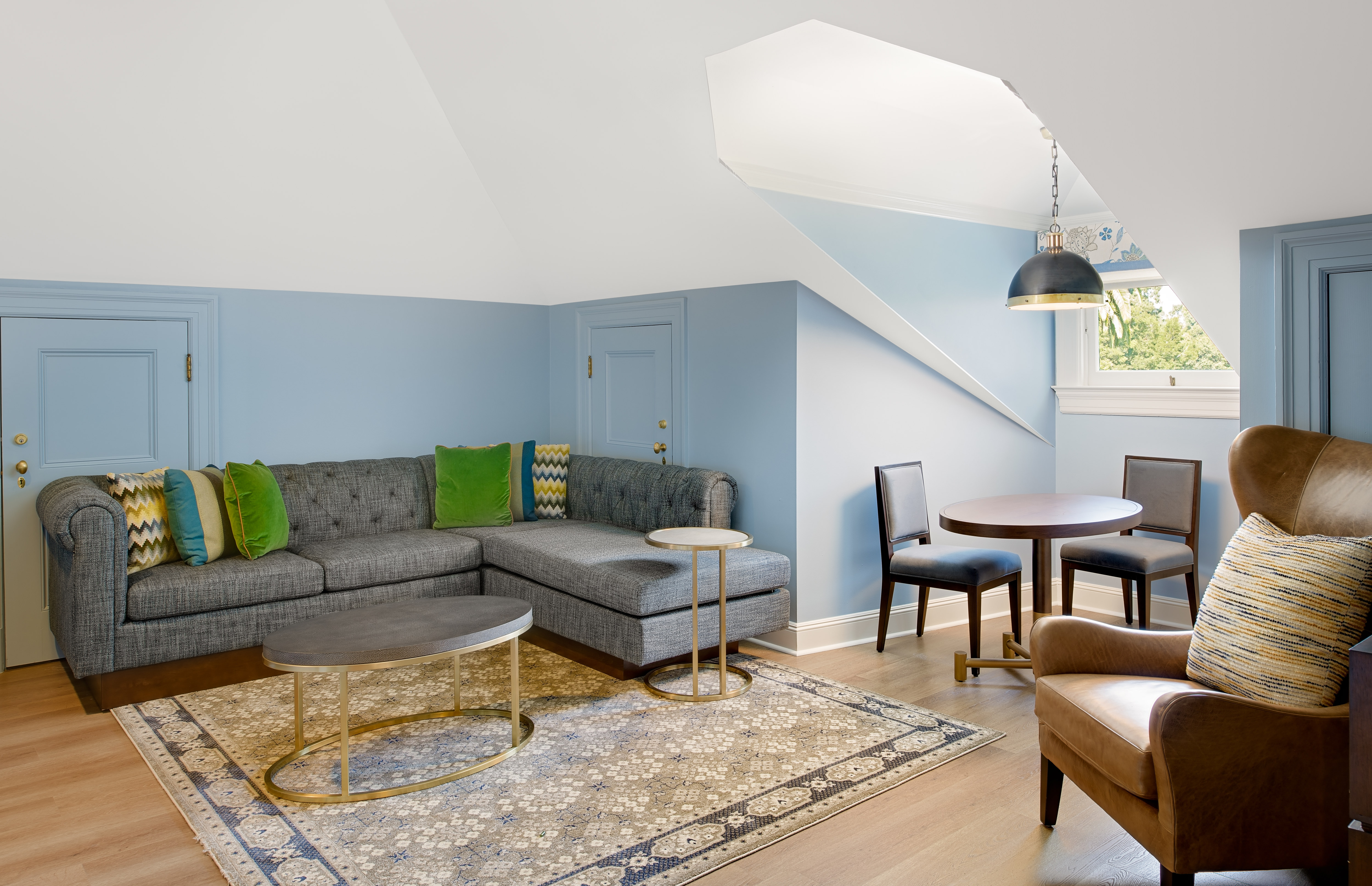 大厦套房带阳台