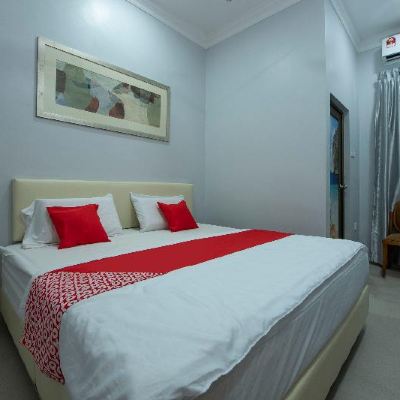 Bilik Deluxe Double Kupon OYO 90234 Sungai Rengit City Resort 2