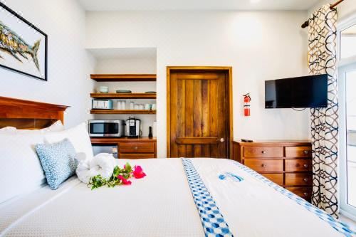 享有游泳池景致的一室公寓