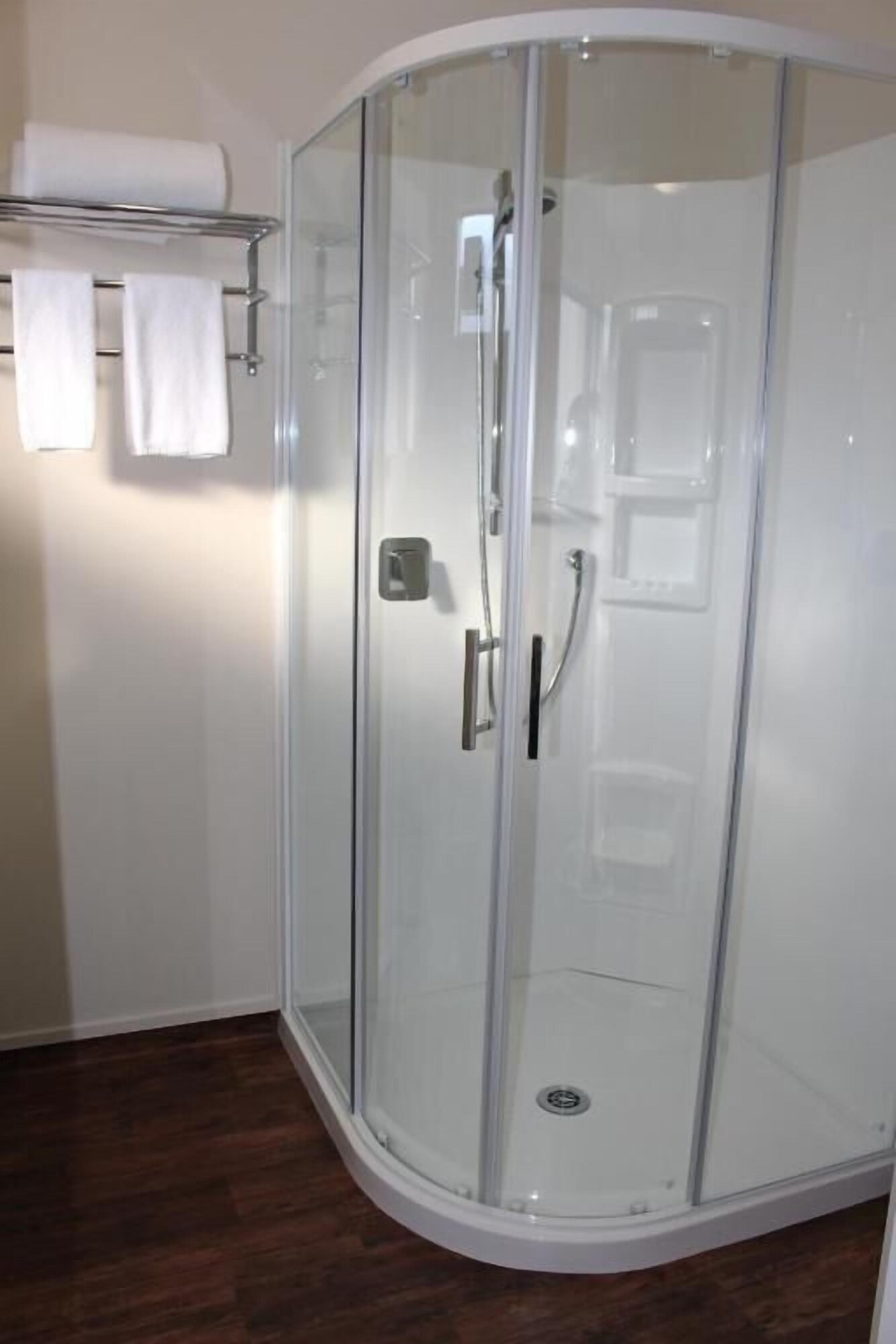 一卧室公寓带淋浴