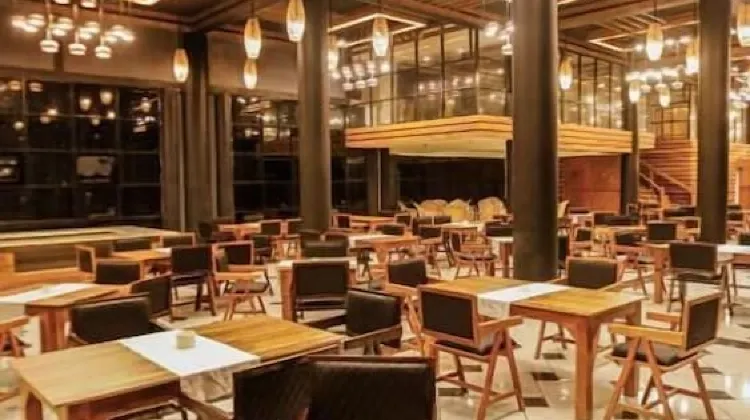 Covanro Sigiiya - Luxury Haven Dining/Restaurant