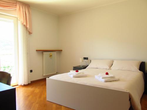 带山景的双人间