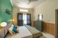 Madpackers Rishikesh Laxman Jhula Hotels in 