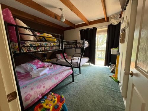 Nest on A Crest Holiday Home