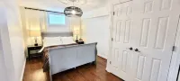 Modern cottage w/sauna, fire pit, outdoor dining, pool table, & sunroom  호텔