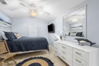 ENTIRE Home, POOL, LANAI/PORCH, Private BAR, MINUTES to Beach, FULLY STOCKED!!
