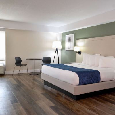 1 King Bed, Deluxe Tower Room, Non-Smoking Avanti Palms Resort and Conference Center Promo Code