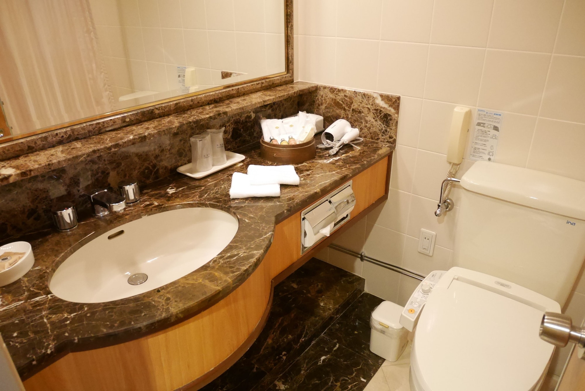 Rose Hotel YokohamaDeluxe King Room