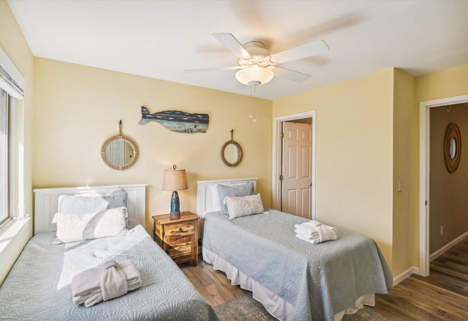 Charming Villa With Community Pool-Stylish Island Retreat