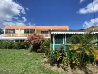 Auberge K-Wan Hostel - Proche Plages Hotels in 