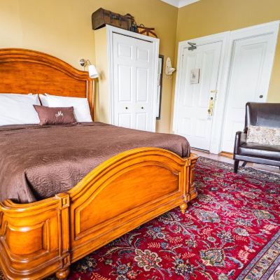 Queen Room 16 John McGee Room McGee's Inn Promo Code
