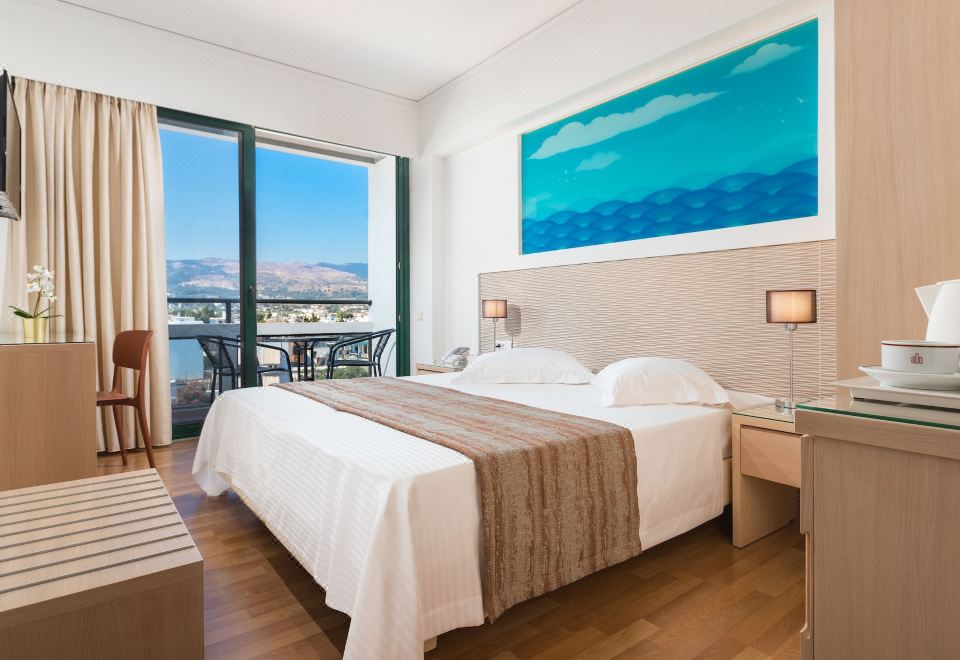 城市开间， 2 张单人床， 城市景观