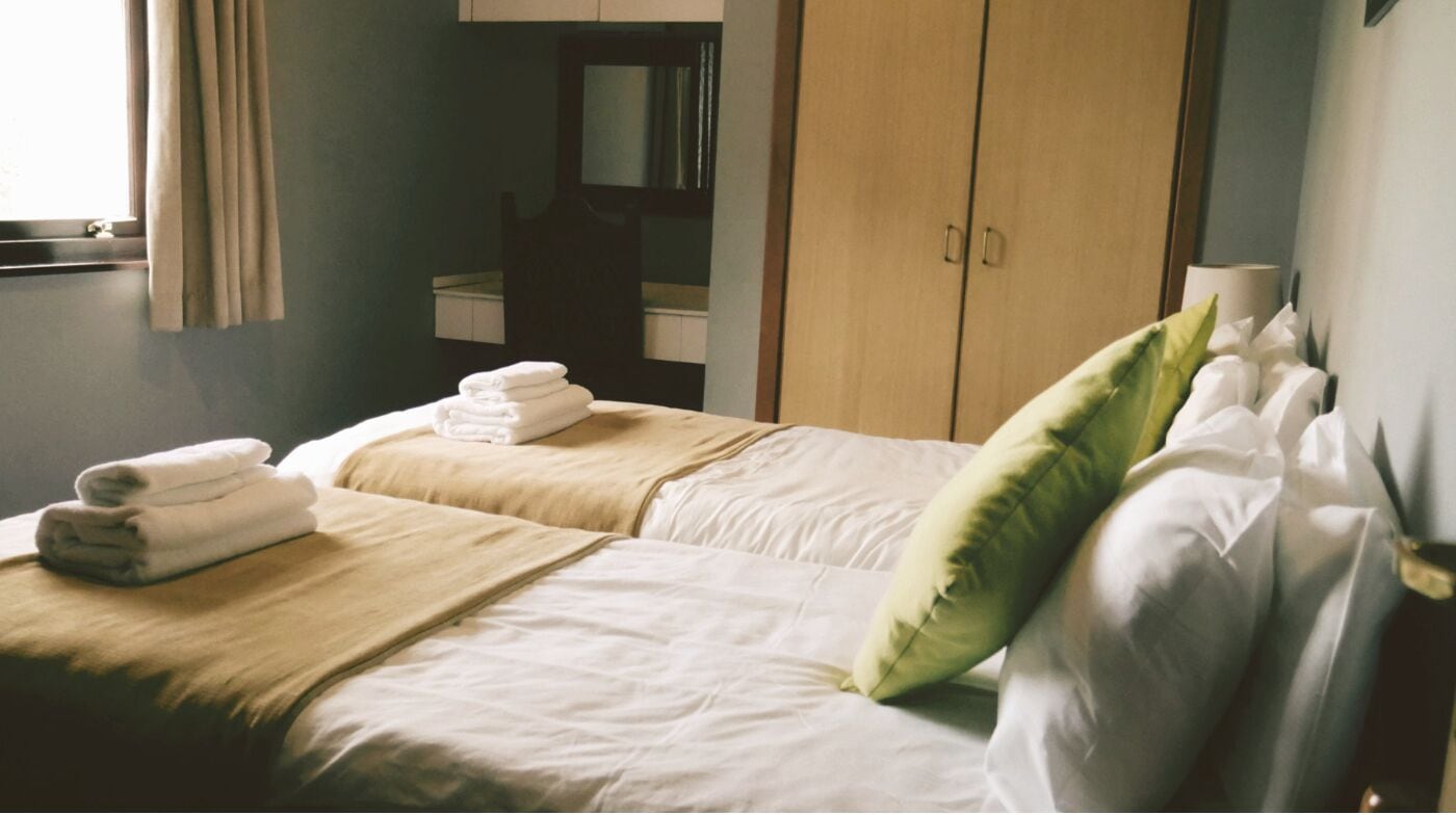 标准别墅， 4 间卧室， 壁炉， 花园景观