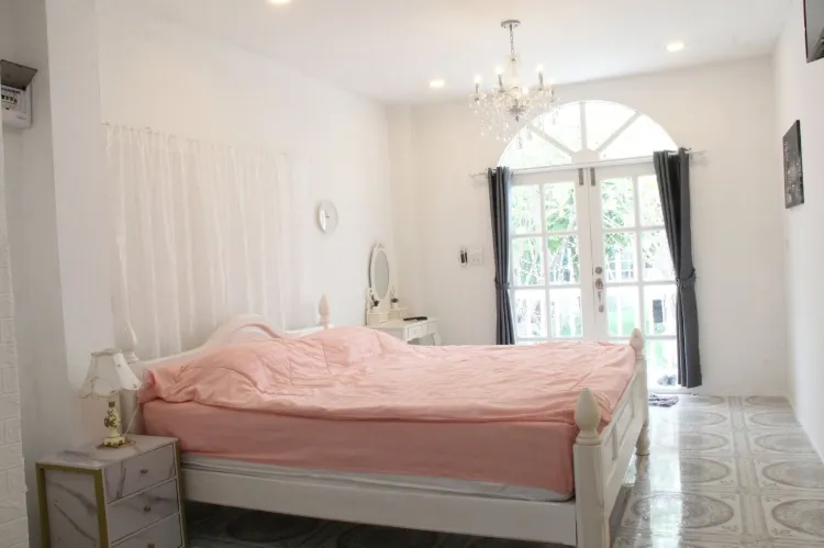 ห้องสตูดิโอคอมฟอร์ตแบบ 1 ห้องนอน พร้อมลาไน และติดสวน