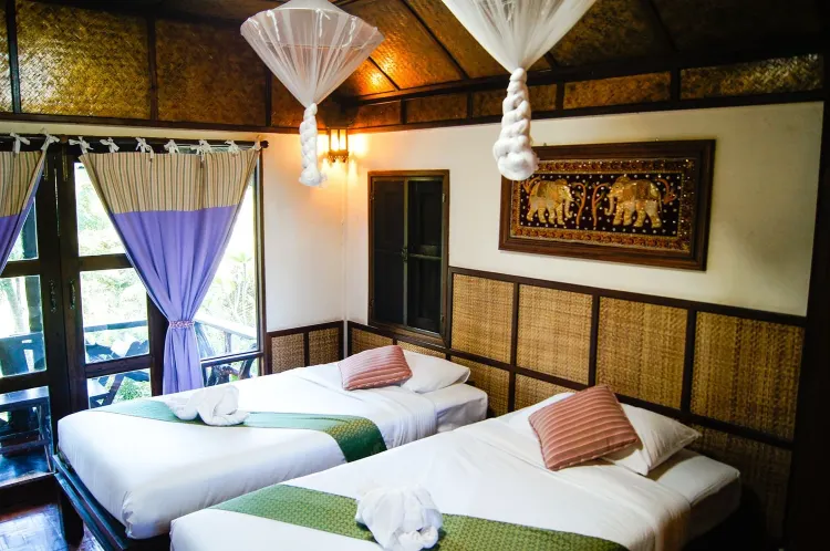 ห้องพักพื้นฐานเตียงใหญ่หรือเตียงแฝด