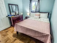 Two bedroom two bathroom beach house located 10 steps from the beach Hotels in Steventon