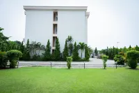 Hotel Hibiscus Blvd Triomphal Отели в г. 