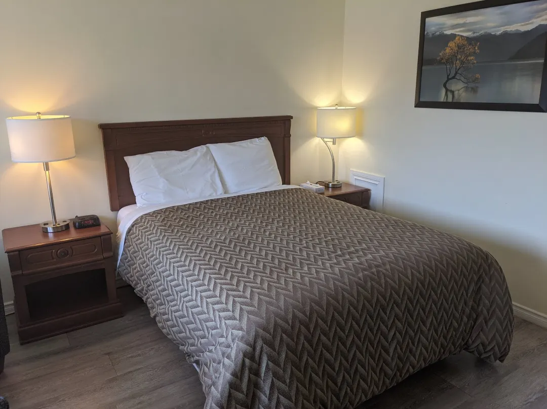 Century Motel - Cornwall