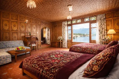 Mascot Houseboats