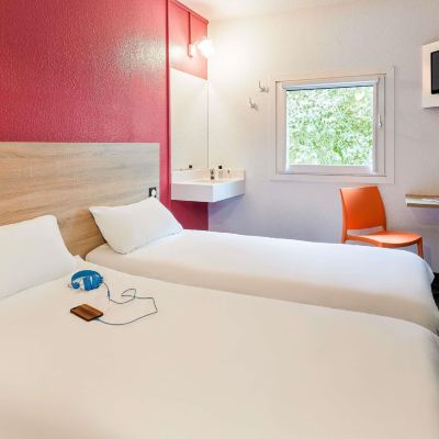 Side-Car Room for 2 Travelers Maximum - #Ontheroad Basics Hotelf1 Thonon les Bains Est Promo Code