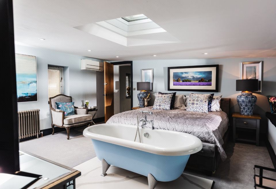 Court House Manor Luxury B&B Classic Double Room, Private Bathroom (Romeo & Juliet)