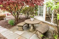 Quality Inn Pittsburgh Airport Hotel a 