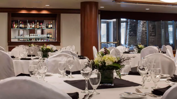 デルタ バンフ ロイヤル カナディアン ロッジ 食事・レストラン