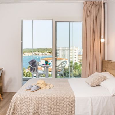 Room, Sea View (3 Adults + 1 Child)
