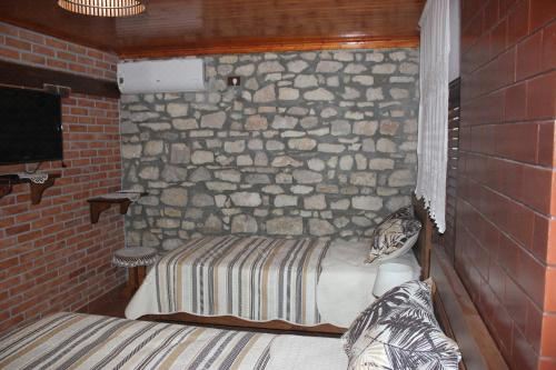 带私人外部浴室的三人房