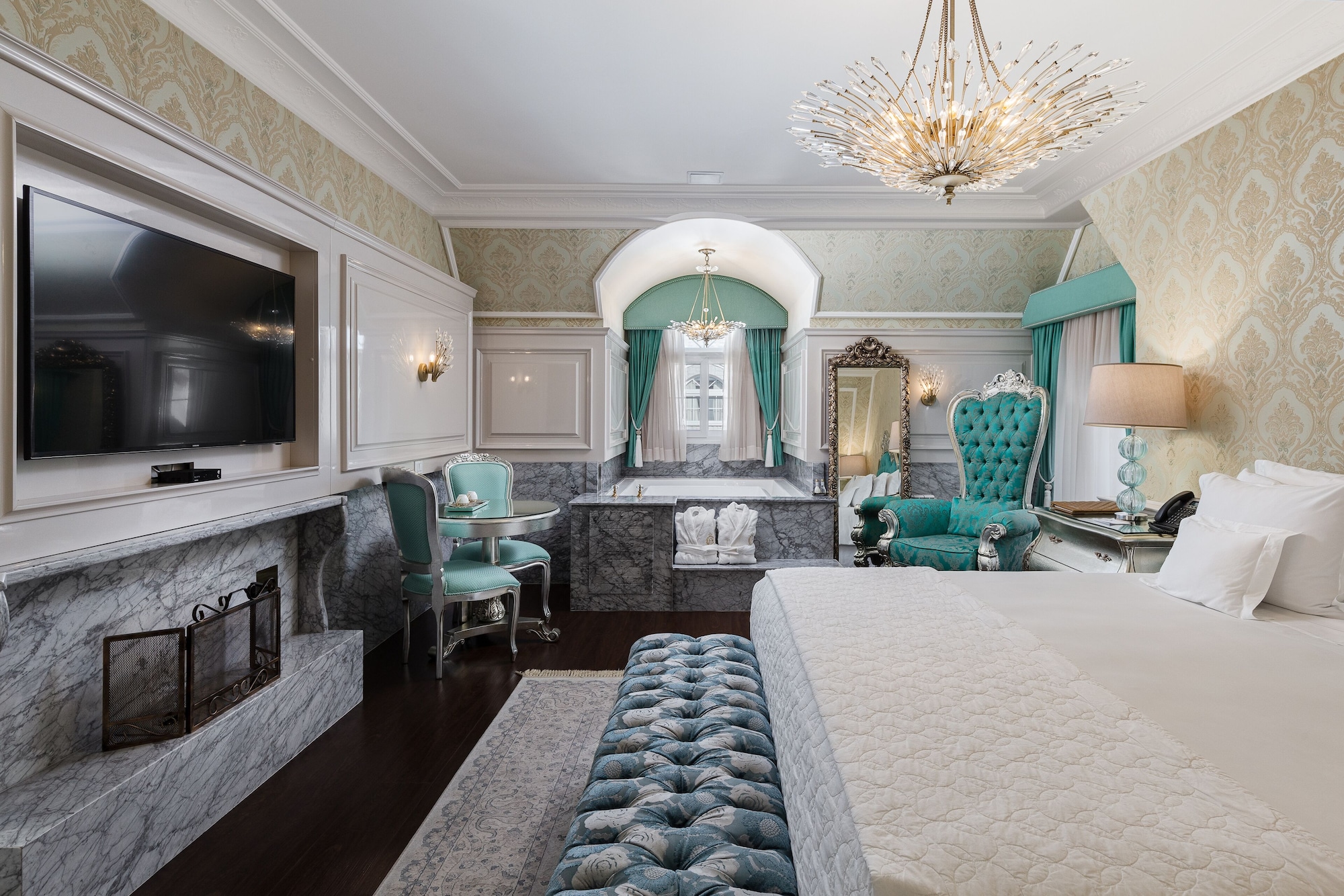 帝国大师套房，带按摩浴缸（套房）