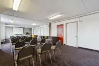 Econo Lodge Inn & Suites
